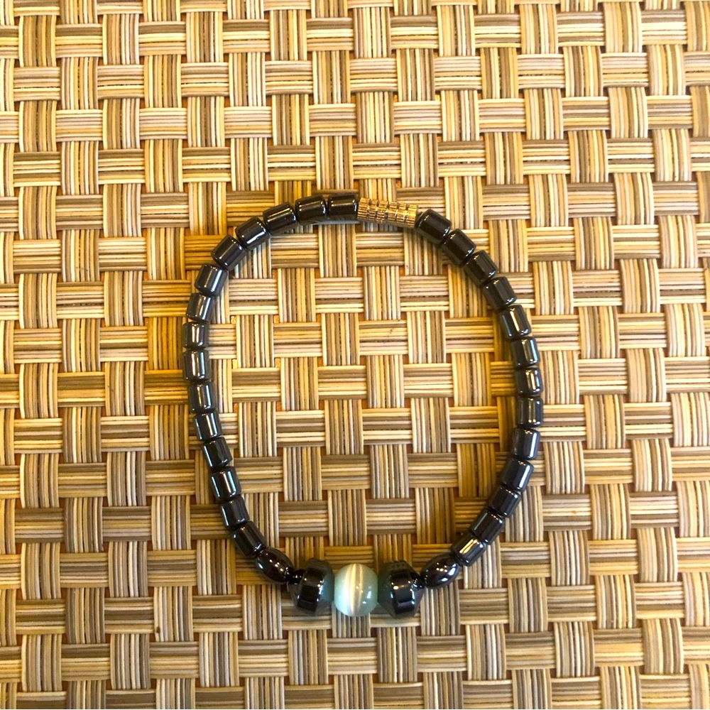 Onyx Style beaded bracelet with stunning very light teal accent bead.
